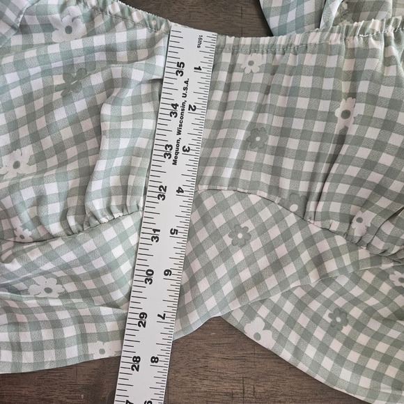 Everleigh Gingham Cropped Babydoll Wrap Top smocked puff sleeves NWT Small - Picture 4 of 7